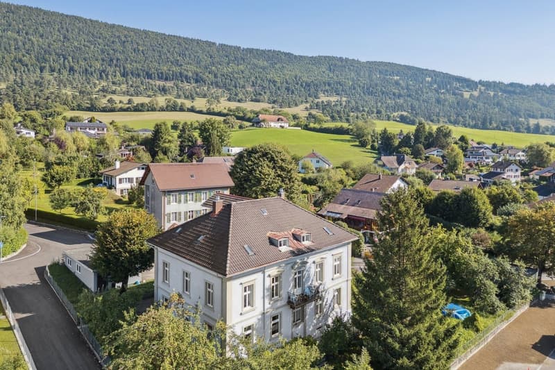 Superbe opportunité. Un bel immeuble résidentiel à vendre à Corgémont. (8)