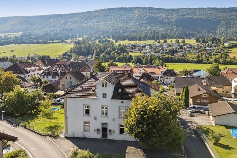 Superbe opportunité. Un bel immeuble résidentiel à vendre à Corgémont. (1)