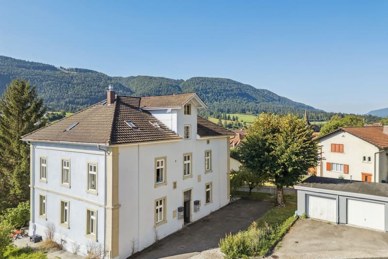 Superbe opportunité. Un bel immeuble résidentiel à vendre à Corgémont. (7)