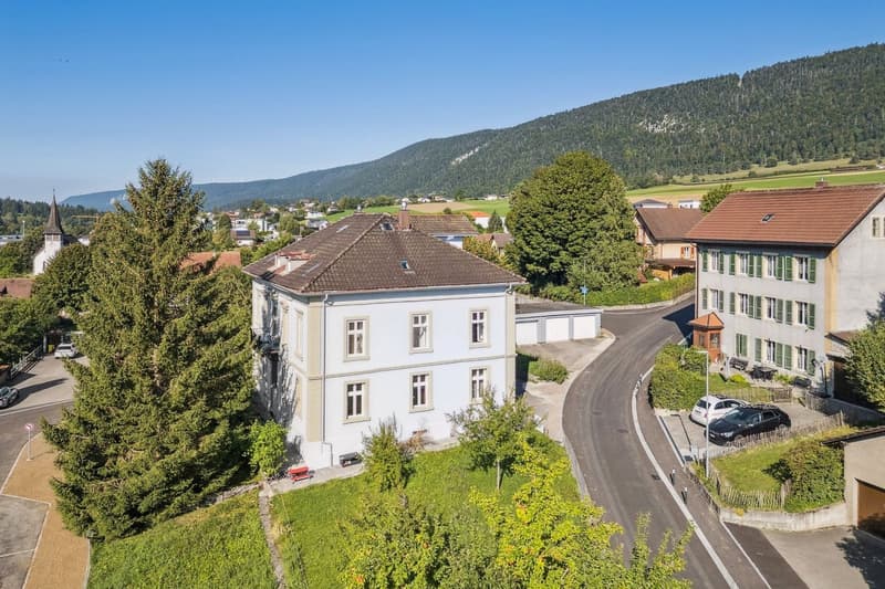 Superbe opportunité. Un bel immeuble résidentiel à vendre à Corgémont. (6)