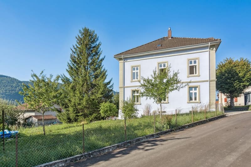 Superbe opportunité. Un bel immeuble résidentiel à vendre à Corgémont. (9)