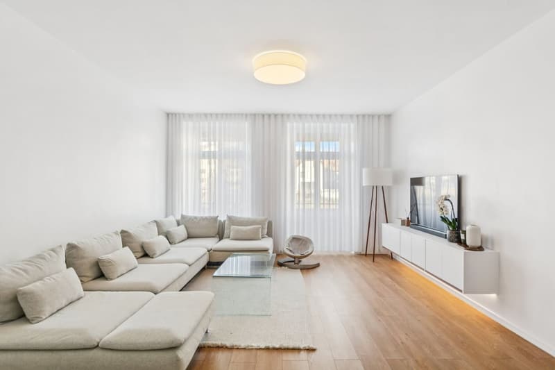 Rarity in the Heart of Reconvilier: 4.5-Room Apartment Renovated (5)