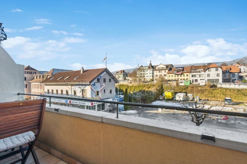 Seltenheit im Herzen von Reconvilier: Renovierte 4.5-Zimmer-Wohnung (3)
