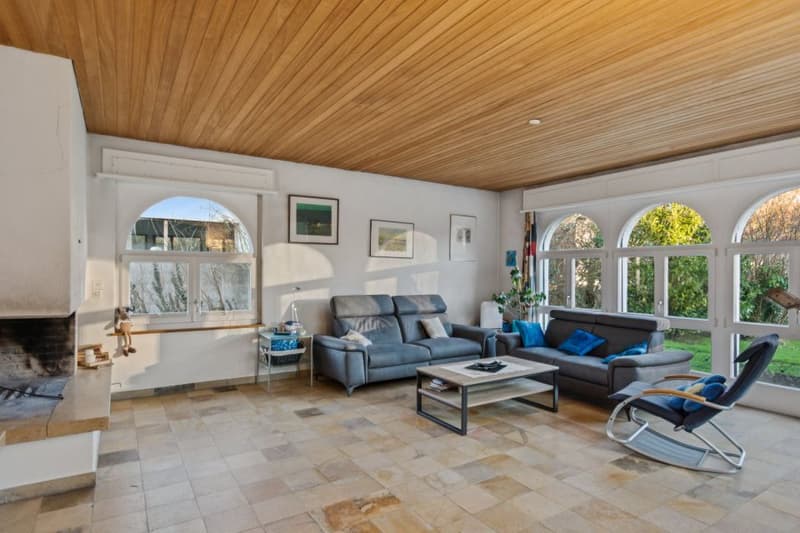 Rare Opportunity: Waterfront Estate & Development Potential (10)