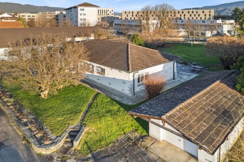 Opportunità Rara: Tenuta Fronte Acqua con Potenziale di Sviluppo (1)