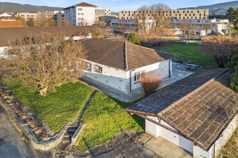 Rare Opportunity: Waterfront Estate & Development Potential (1)