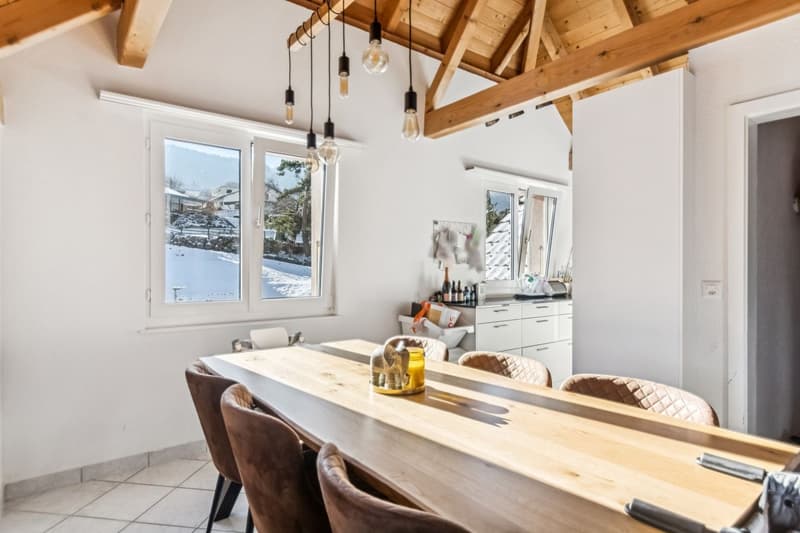 RARE OPPORTUNITY IN CORGÉMONT: Beautiful 5.5-room apartment with garage-workshop (10)