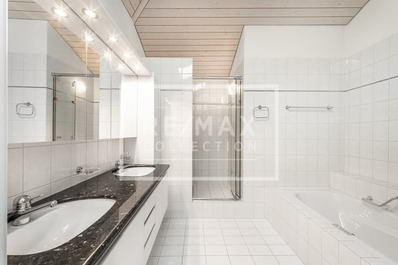 A home above the roofs of Küssnacht, living like in a single-family house with panoramic balconies (12)