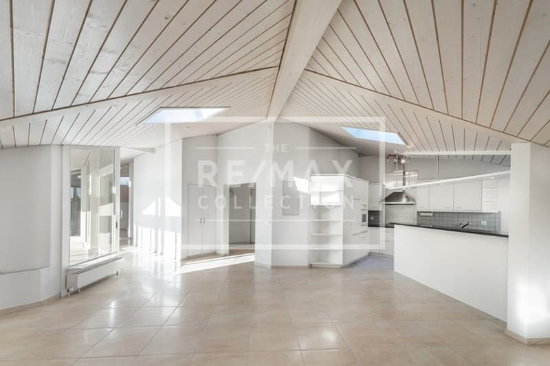 A home above the roofs of Küssnacht, living like in a single-family house with panoramic balconies (2)