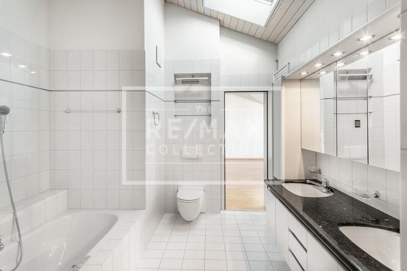 A home above the roofs of Küssnacht, living like in a single-family house with panoramic balconies (13)