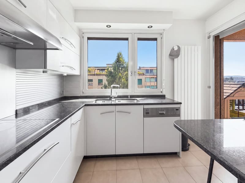 Spacieux appartement familial de 5.5 pièces avec balcon et parking à Carouge (8)