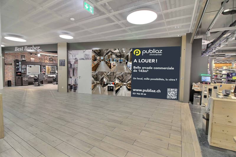 GRATUITÉ DE 2 MOIS - Arcade commerciale de 143 m² au cur du centre commercial La Chiésaz (2)