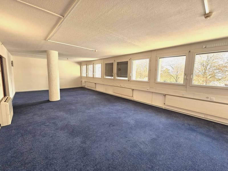 Verkaufsfläche von etwa 80 m2, hell und funktional (2)