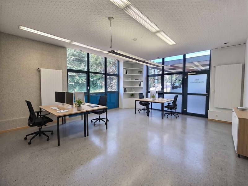 Bureau n ° aménagé avec l'IA