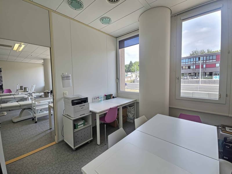 Agréables bureaux lumineux d'environ 115 m2 (3)