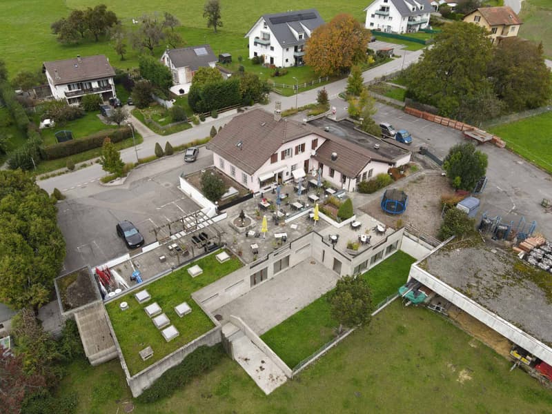 Inn with expansion project and leisure center - Écoteaux (2)