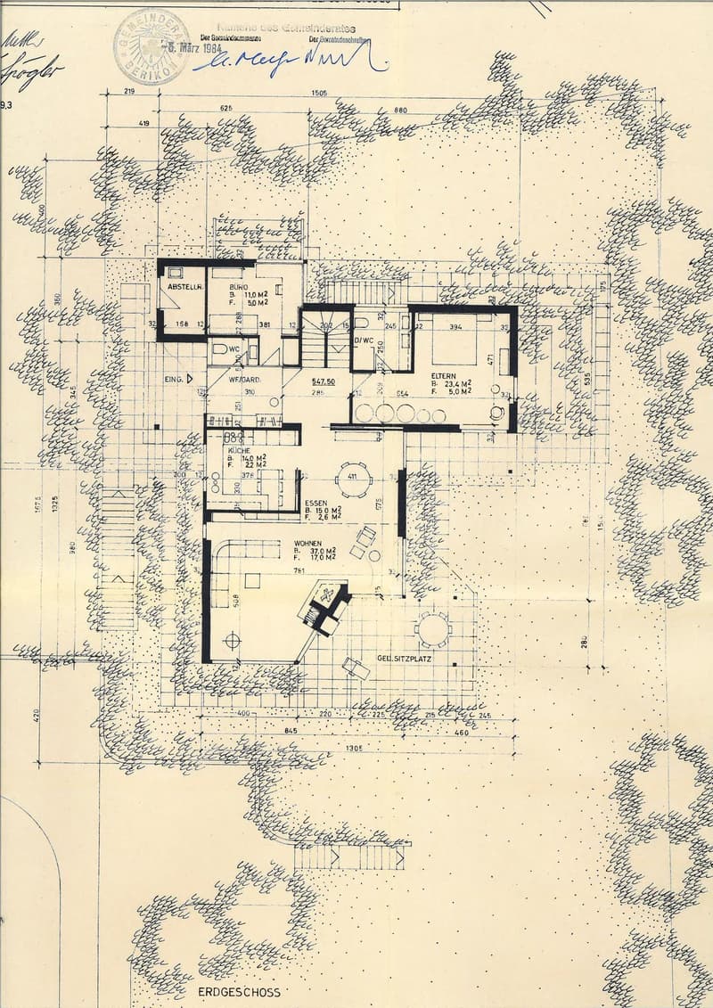 Floor plan with living room, kitchen, 3 bedrooms, 2 bathrooms, entrance hall, storage room, and a seating area