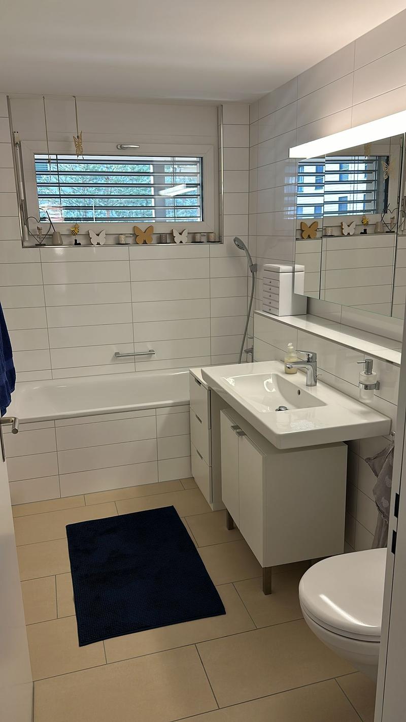 Nasszelle mit Badewanne