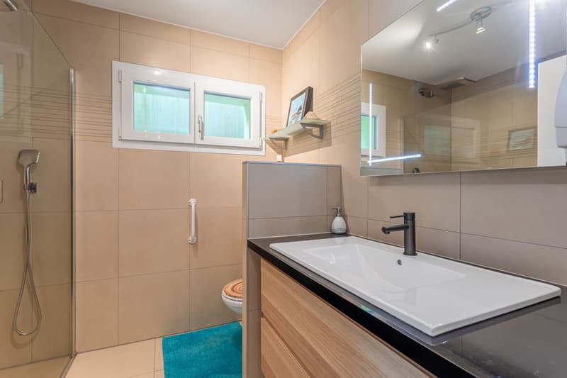 Villa de 5.5 pièces : Elégance contemporaine et panorama d'exception ! (8)