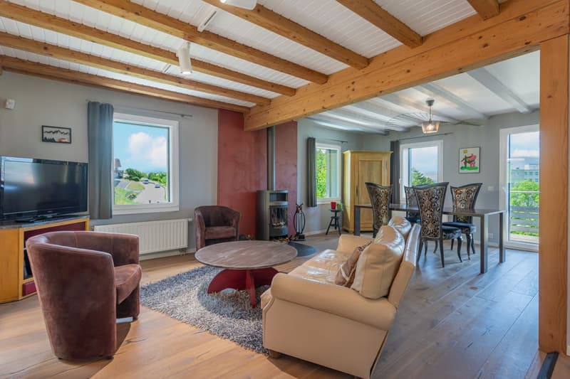 Elegantes Familienanwesen mit freier Sicht auf den Jura (3)