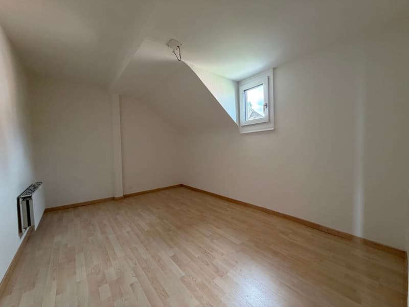 CENTRALLY LOCATED, PRACTICAL GOOD CONDITION (NEW KITCHEN) (4)