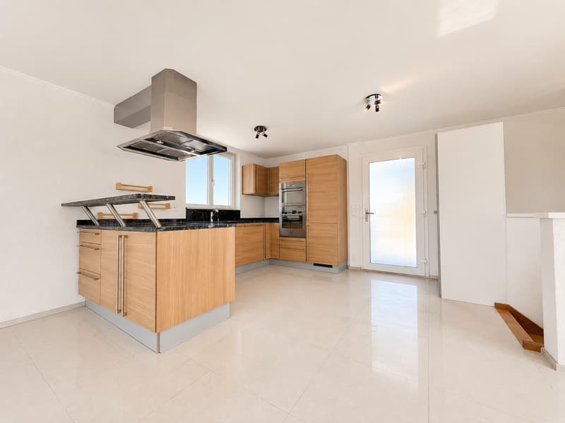 Exklusive Attika-Maisonette mit Panorama-Aussicht in bester Lage von Stansstad (4)