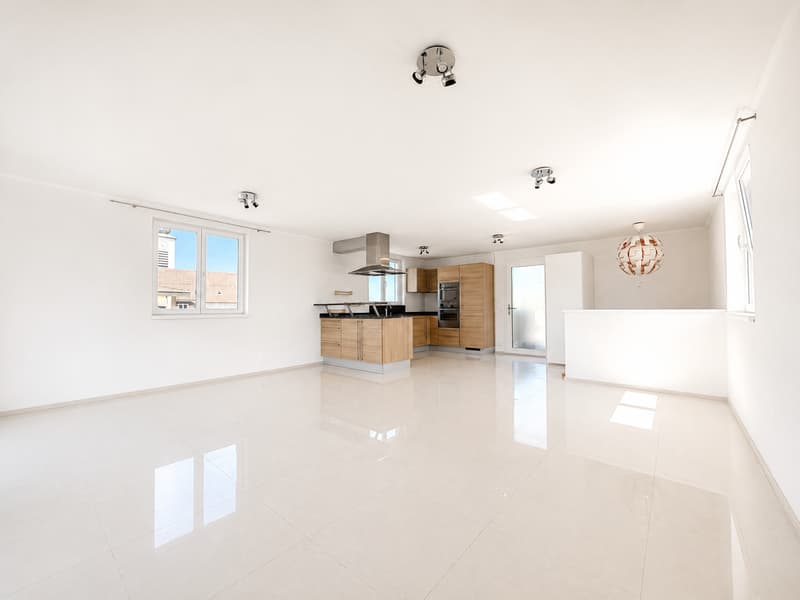 Exklusive Attika-Maisonette mit Panorama-Aussicht in bester Lage von Stansstad (2)