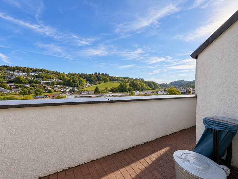 Charmante Dachwohnung mit Balkon und schöner Aussicht in Zofingen (3)