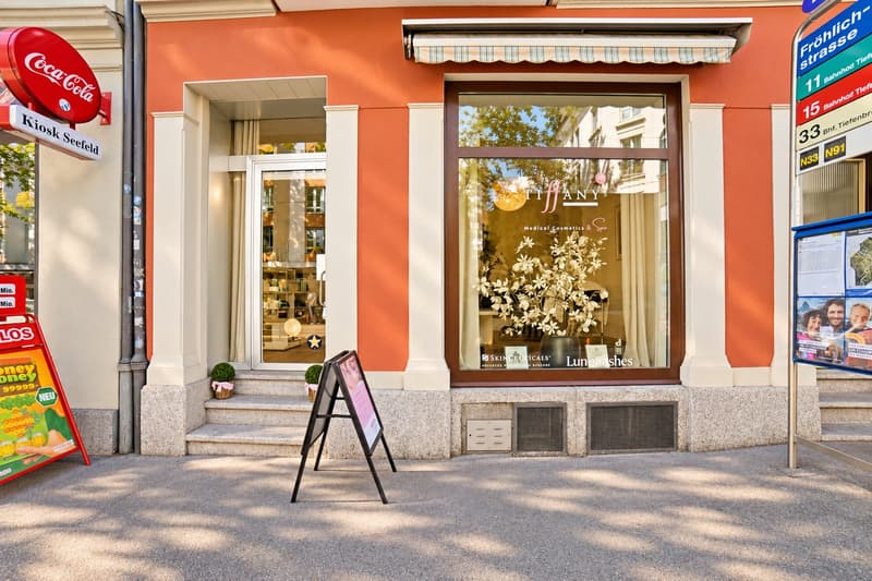 Arbeitsplatz für Naildesigner/in im Beauty Studio (1)