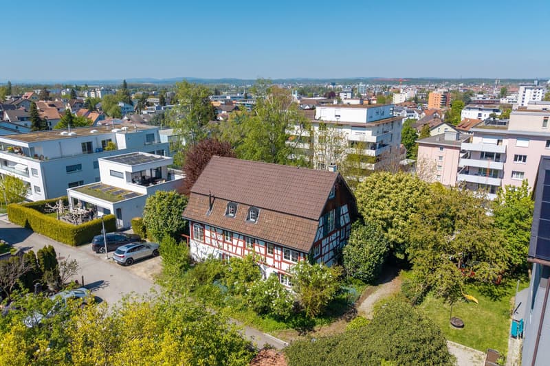 Historic half-timbered house with annex and development potential (2)