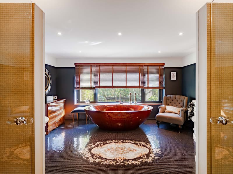 Elegant property with spacious private outdoor area (7)