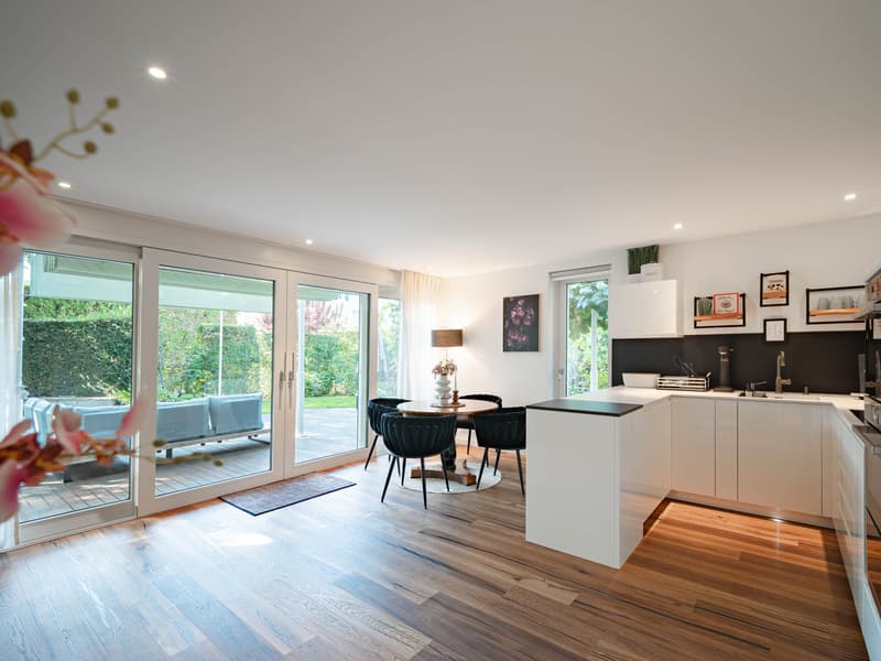 Elegant property with spacious private outdoor area (9)