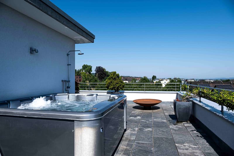 Ambiance d'attique 3,5 pièces avec terrasse tout autour (5)