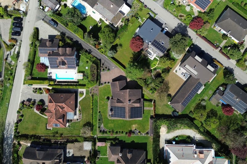 Einfamilienhaus mit sehr grossem Grundstück (3)