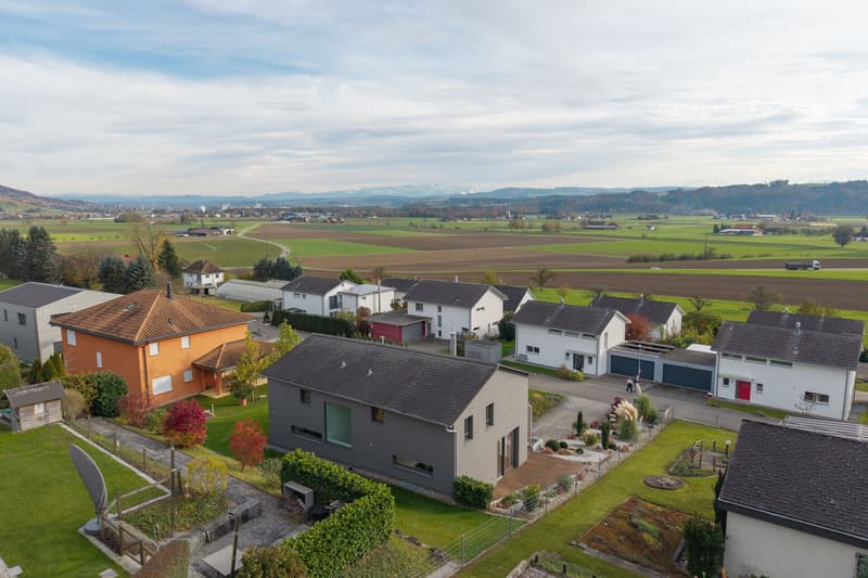 Zeitlose Architektur an ruhiger Wohnlage (3)