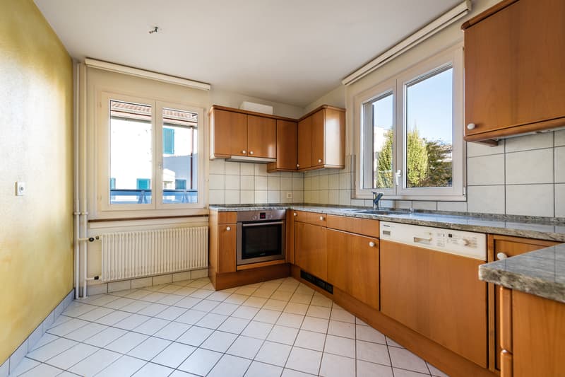 Doppelhaushälfte mit Charme und grossem Garten (5)