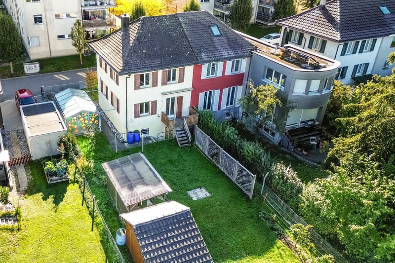 Doppelhaushälfte mit Charme und grossem Garten (2)