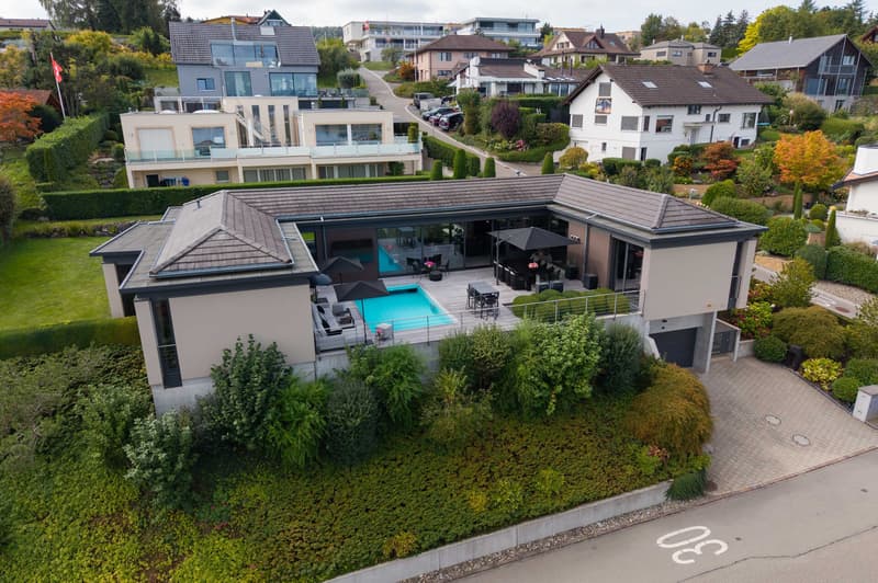 Luxuriöse 5.5-Zimmer-Residenz mit Seesicht und Pool in Fruthwilen (1)