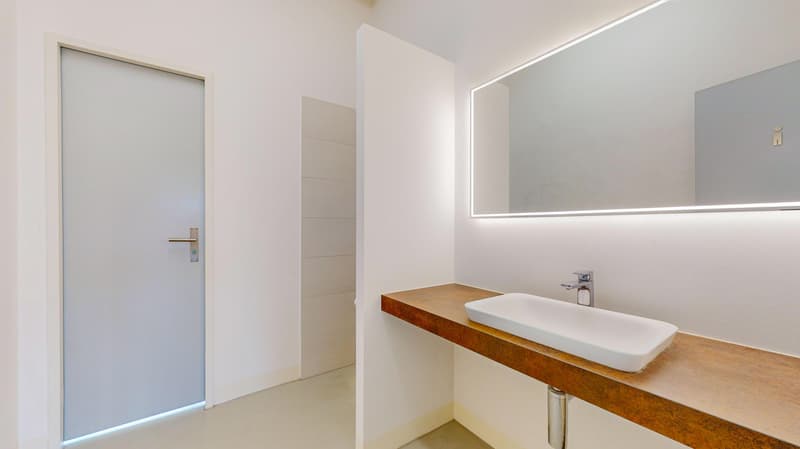 Spazi ufficiali luminosi con ampio open space (7)