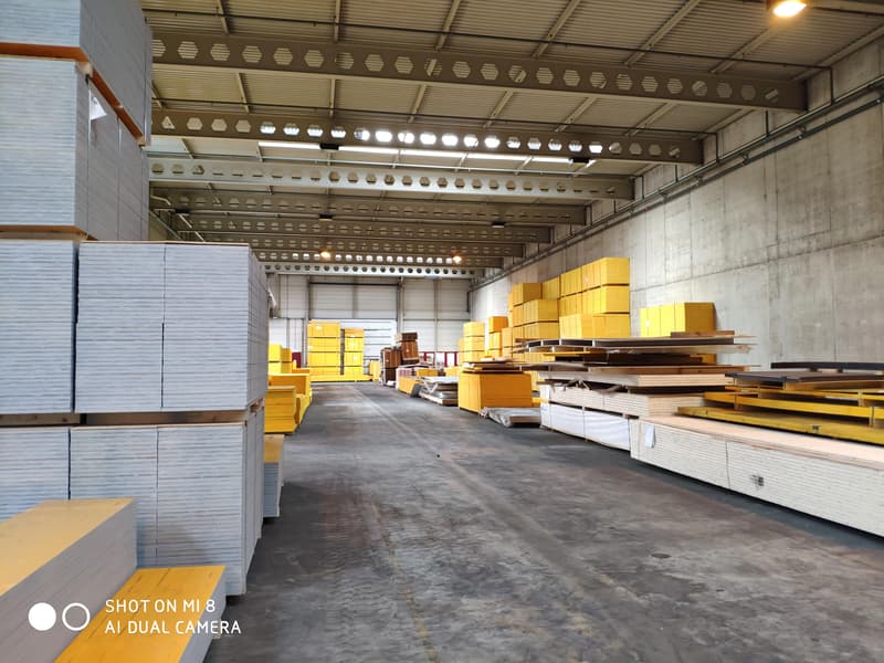 Temporaire du 01.07.- 31.12.26 - Hall industrielle avec 741 m2 de surface, 8 mètres de hauteur de pièce (2)
