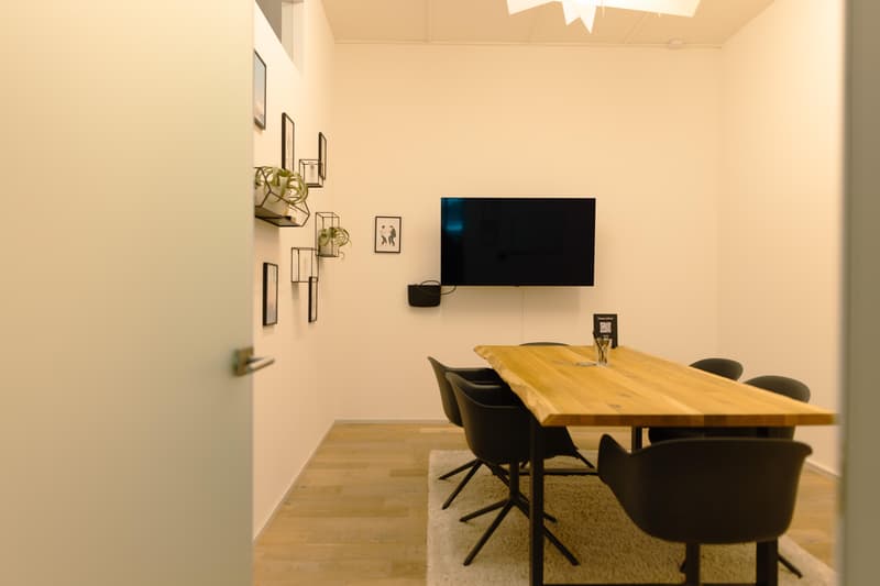Espace de bureau spacieux et lumineux avec caractère (4)