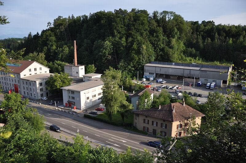Magazzino spazioso in una posizione ben collegata (2)