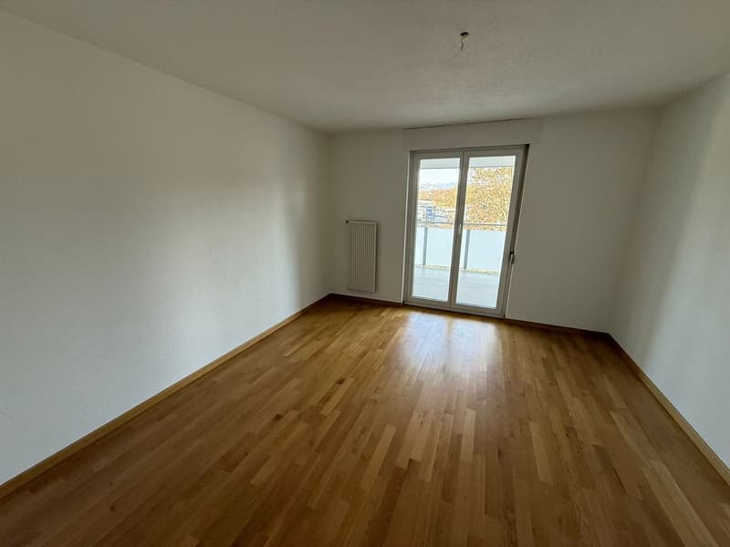empty room, wooden floor, white walls, sliding glass door, balcony