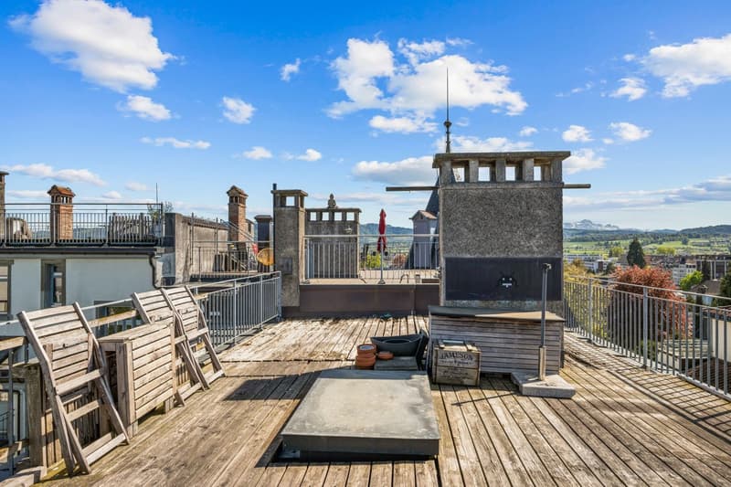 Charmant appartement mansardé avec terrasse dans la vieille ville d'Arbon (4)