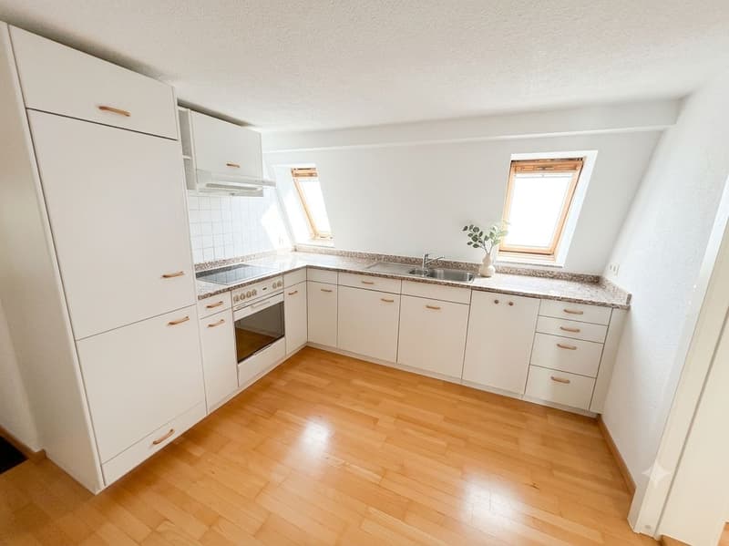 Charmant appartement mansardé avec terrasse dans la vieille ville d'Arbon (3)