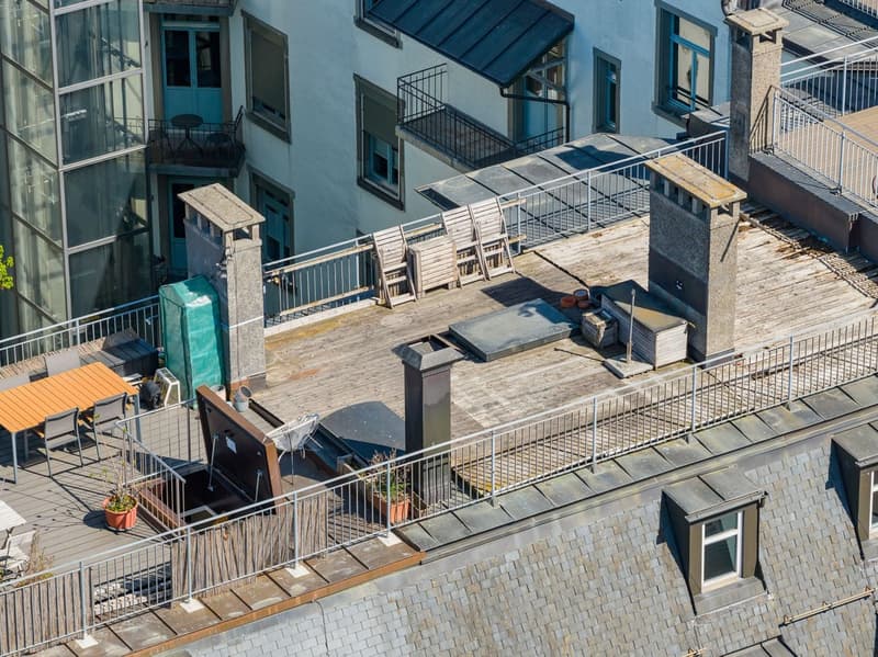 Charmant appartement mansardé avec terrasse dans la vieille ville d'Arbon (5)
