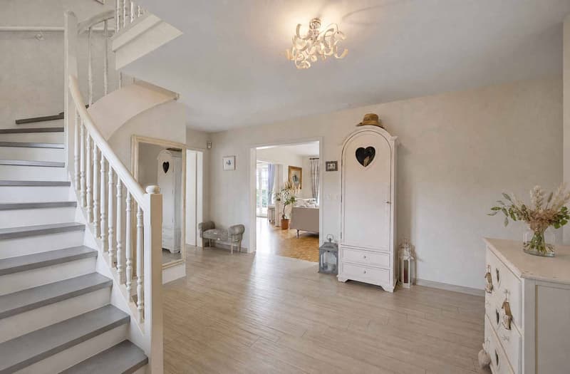 Maison individuelle de 7.5 pièces Beau jardin avec piscine (7)