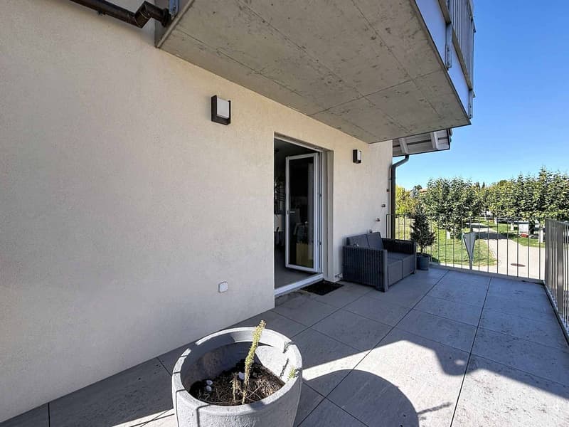 Appartement de 2,5 pièces avec balcon et 2 places de parc (9)