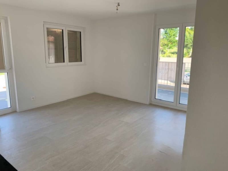 Appartement de 2,5 pièces avec balcon et 2 places de parc (6)