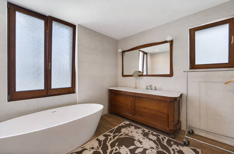 Exclusif: Maison de Maître aux allures de château - 9 pièces (13)